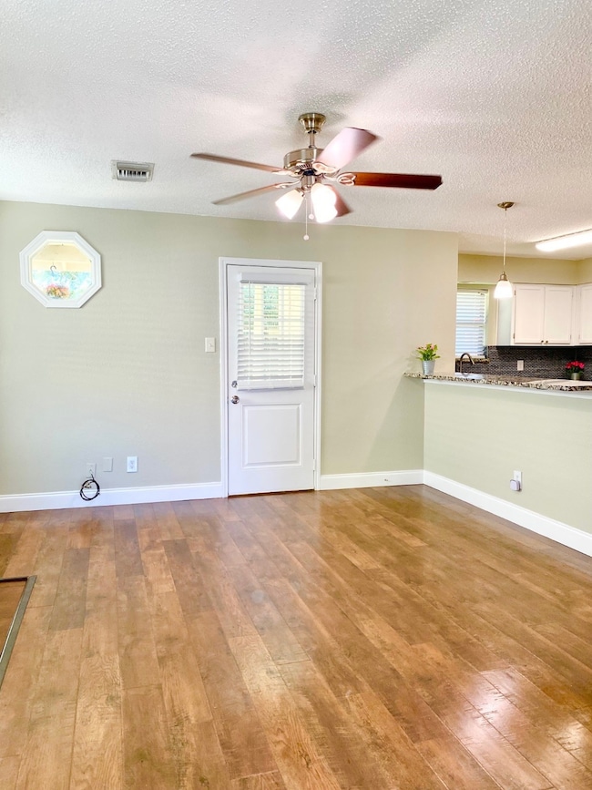 2610 Isbella Dr, Grand Prairie, TX 75052 - photo 3