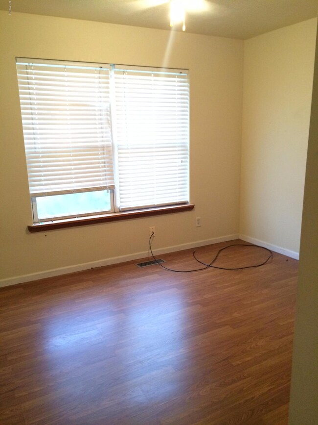 11587 Barkton Dr, Holland, MI 49424 - photo 5