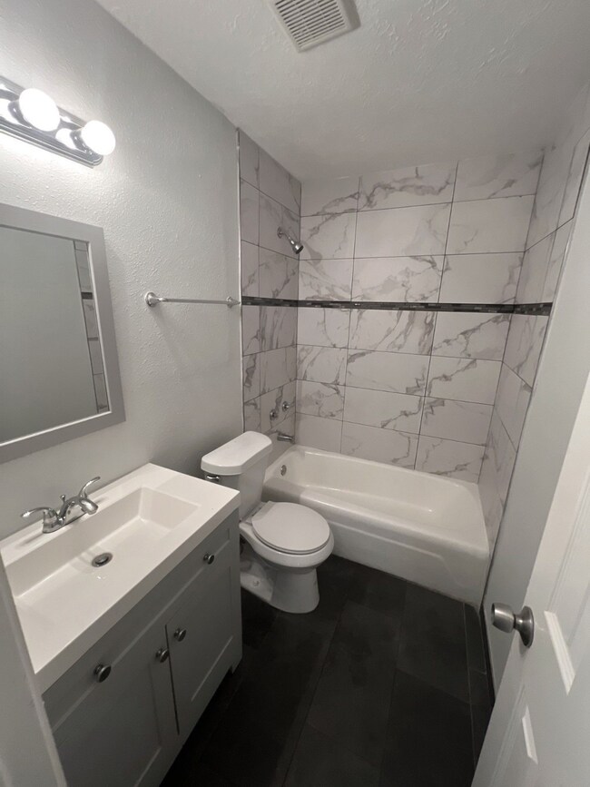 7719 Hirsch Rd unit A, Houston, TX 77016 - photo 5