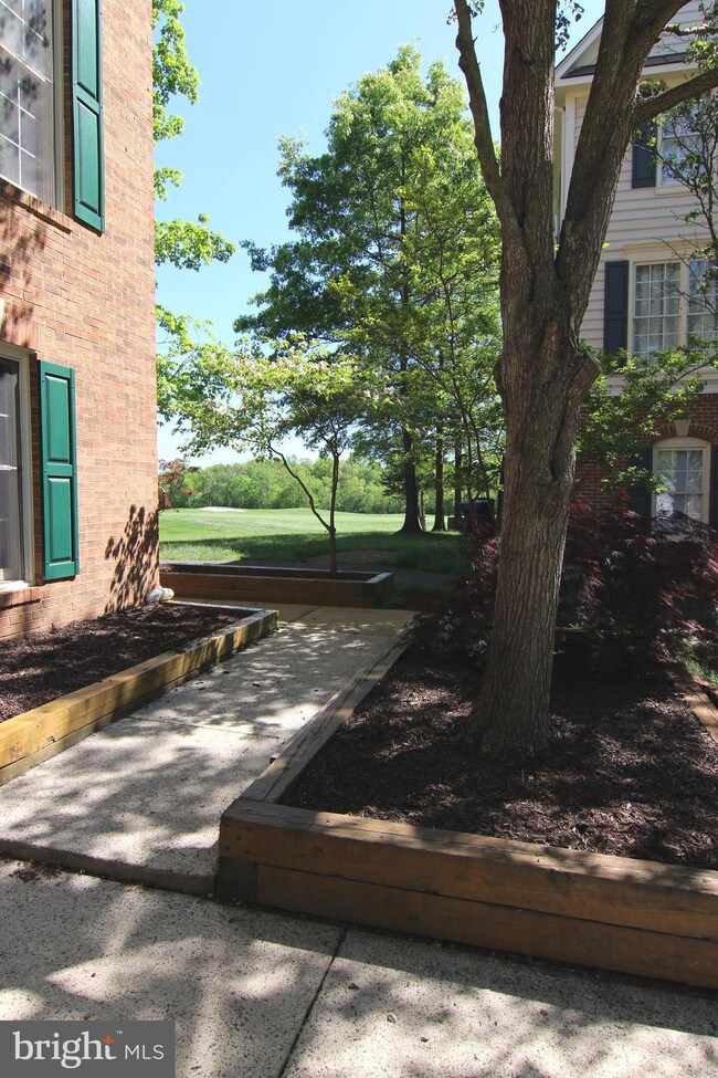 25567 Gwynneth Square, Chantilly, VA 20152 - photo 5