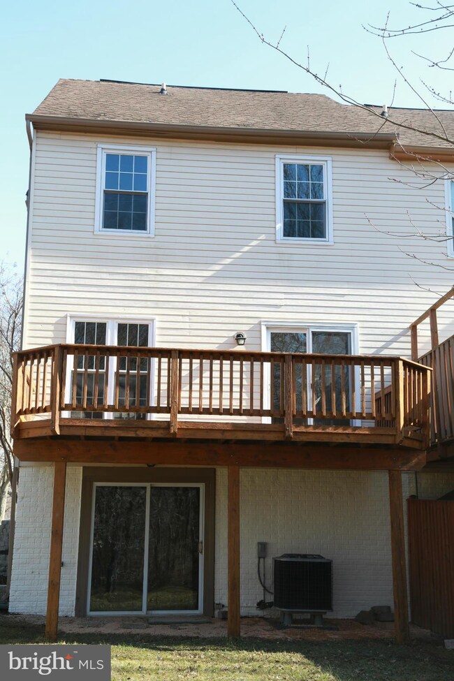 14372 Beaker Ct, Burtonsville, MD 20866 - photo 5