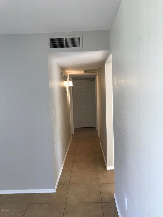 4656 W Desert Crest Dr, Glendale, AZ 85301 - photo 4