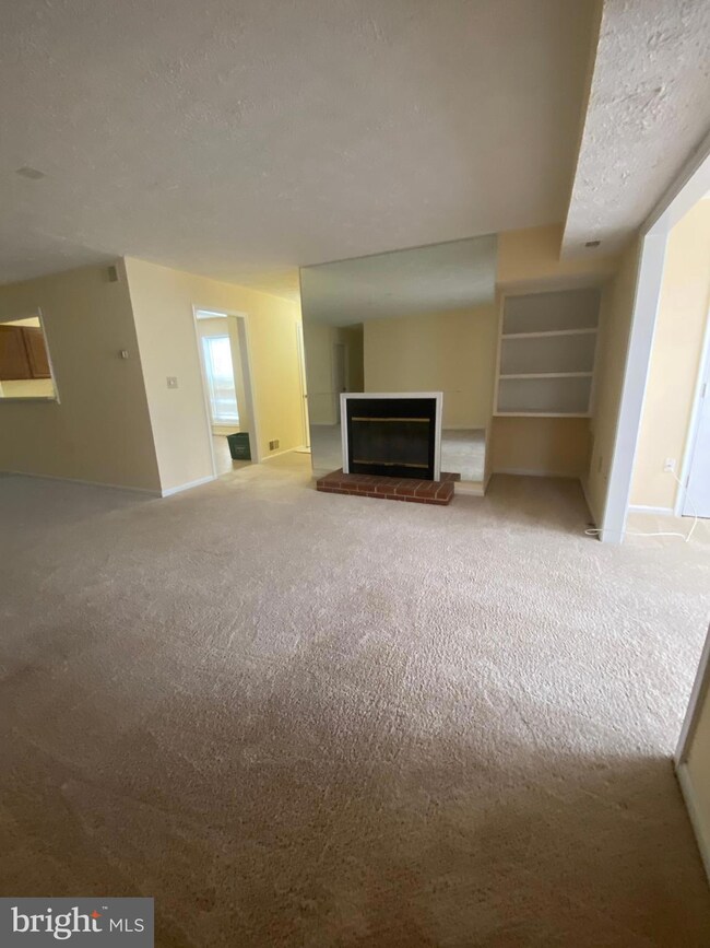 11993 Cardamom Dr, Woodbridge, VA 22192 - photo 3