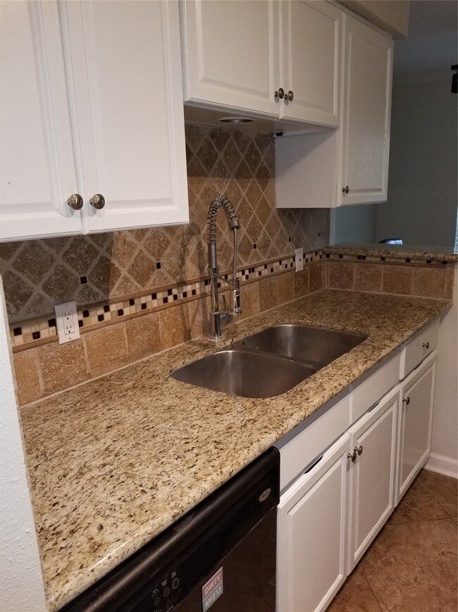 10320 Longmont Dr unit 47/4, Houston, TX 77042 - photo 7