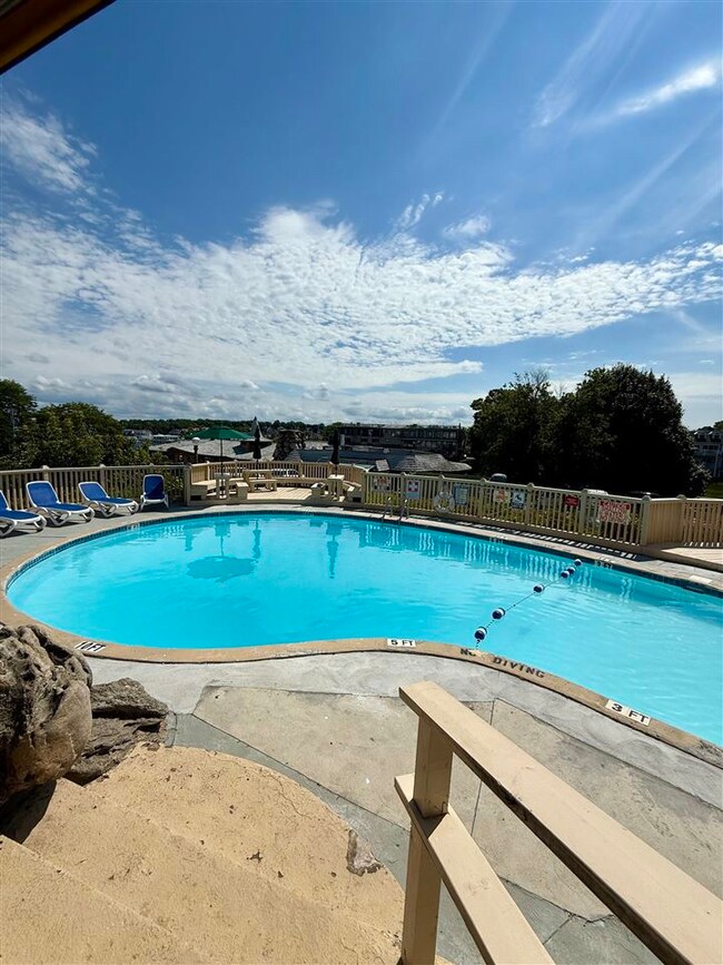 104 W Dixon Ave unit 3, Room 42, Charlevoix, MI 49720 - photo 2