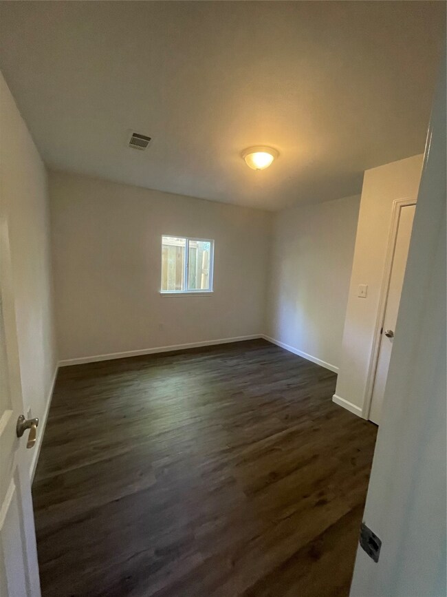 Bedroom 1 - we can add an entrance from this room