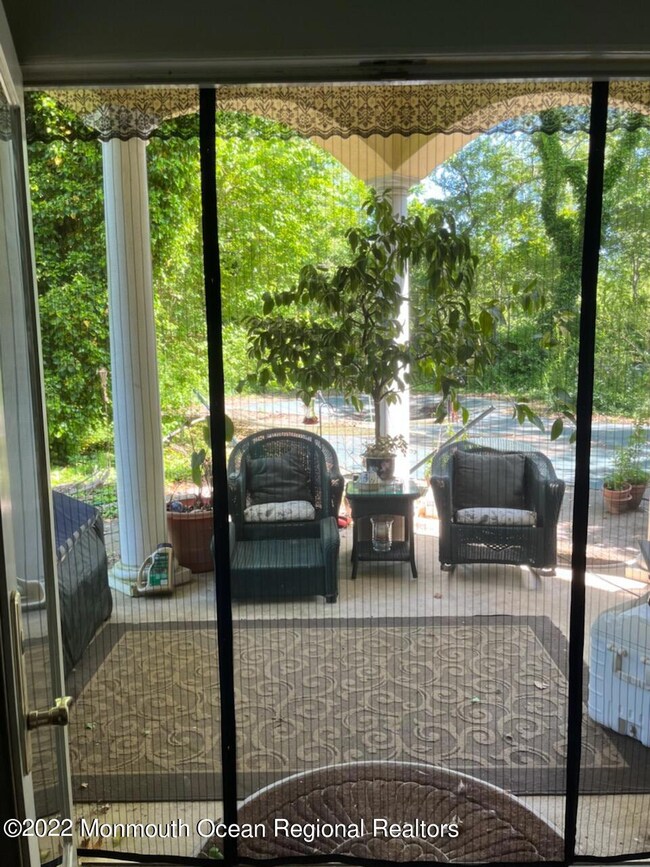 1502 Gully Rd patio