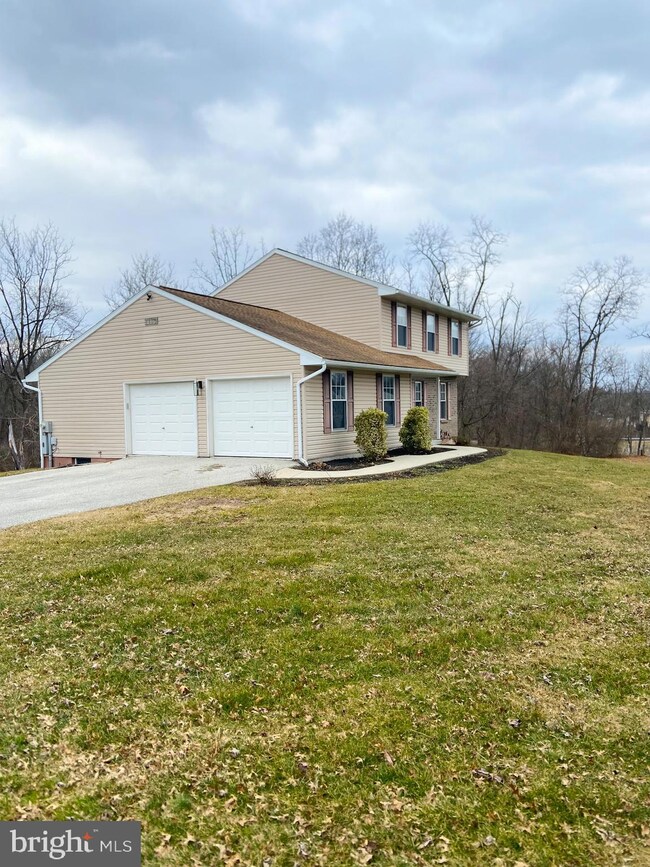 3160 Schuylkill Rd, Spring City, PA 19475 - photo 2