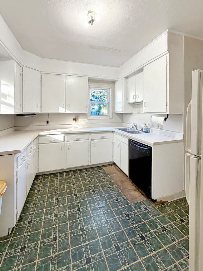 1468 S Float Ave, Freeport, IL 61032 - photo 5