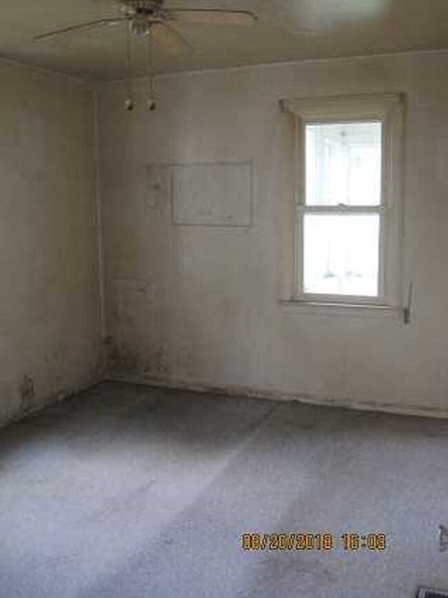 2308 S Hackley St, Muncie, IN 47302 - photo 2