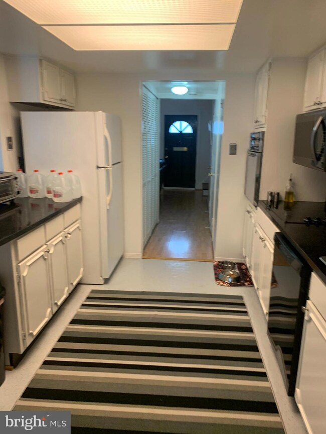 12738 Millstream Dr, Bowie, MD 20715 - photo 4