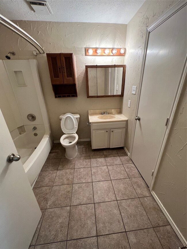 504 E Castle Harbour Dr, Friendswood, TX 77546 - photo 7