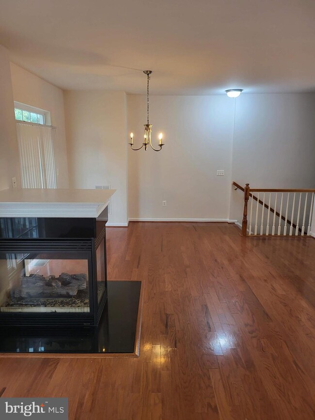 13945 Hollow Wind Way unit 101, Woodbridge, VA 22191 - photo 3