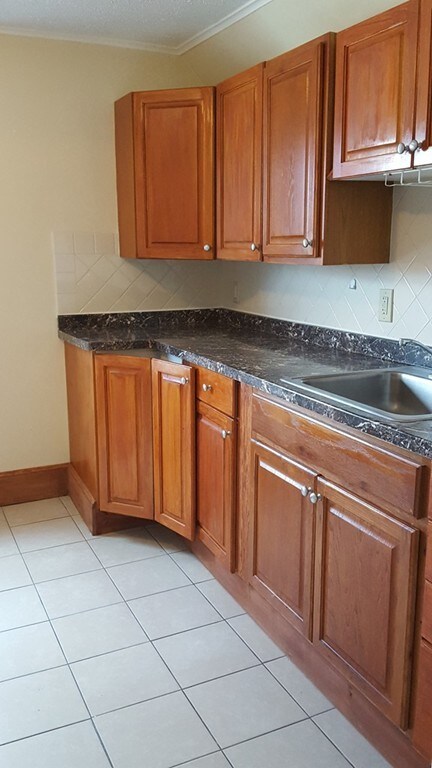 82 Grand St unit 3, Lowell, MA 01851 - photo 3