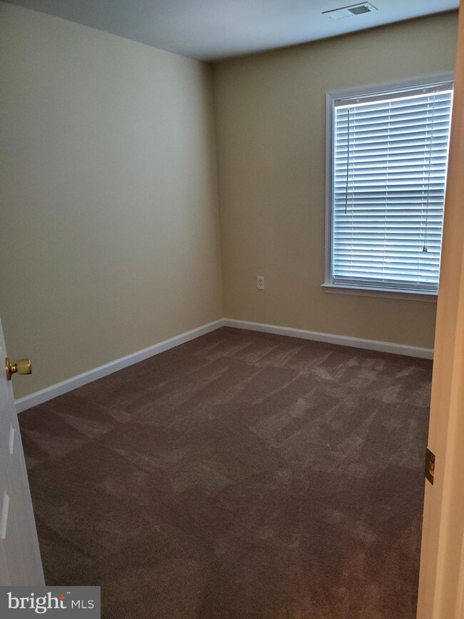 22 Litchfield Ln W, Martinsburg, WV 25405 - photo 7