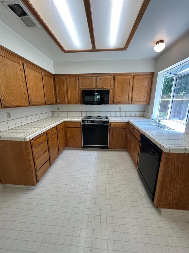 763 E Robin Ln, Fresno, CA 93730 - photo 4