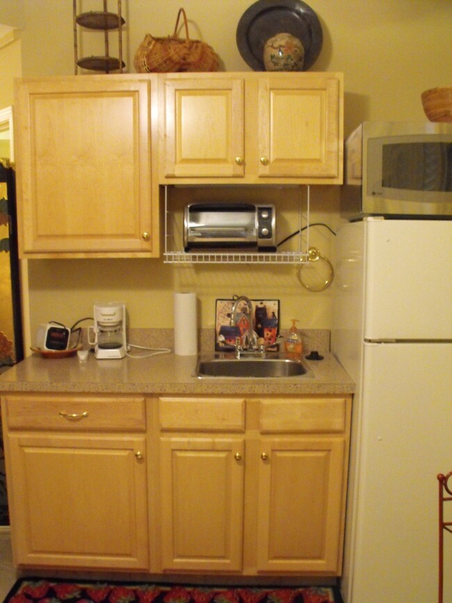 4258 Beverly Ave unit cottage, Jacksonville, FL 32210 - photo 5