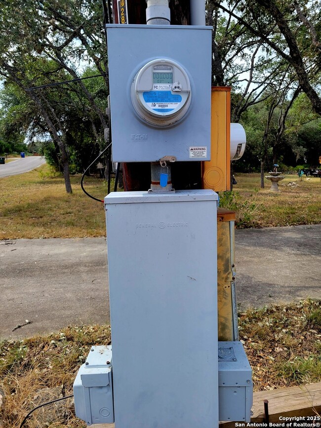 2566 Glenn Dr, Canyon Lake, TX 78133 - photo 4