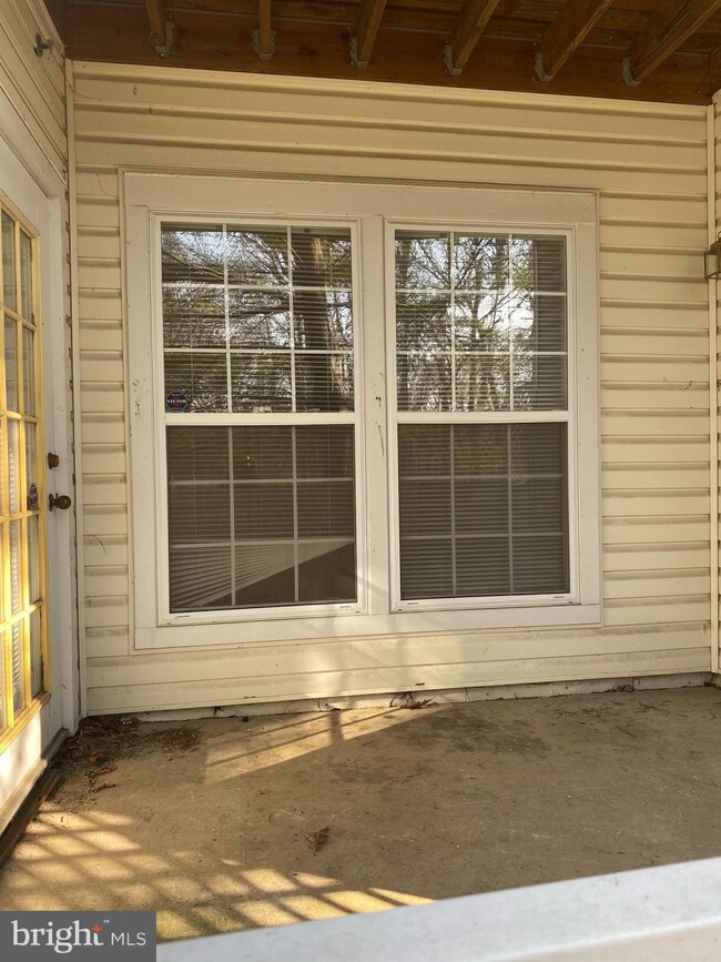 4818 Stone Shop Cir, Owings Mills, MD 21117 - photo 2