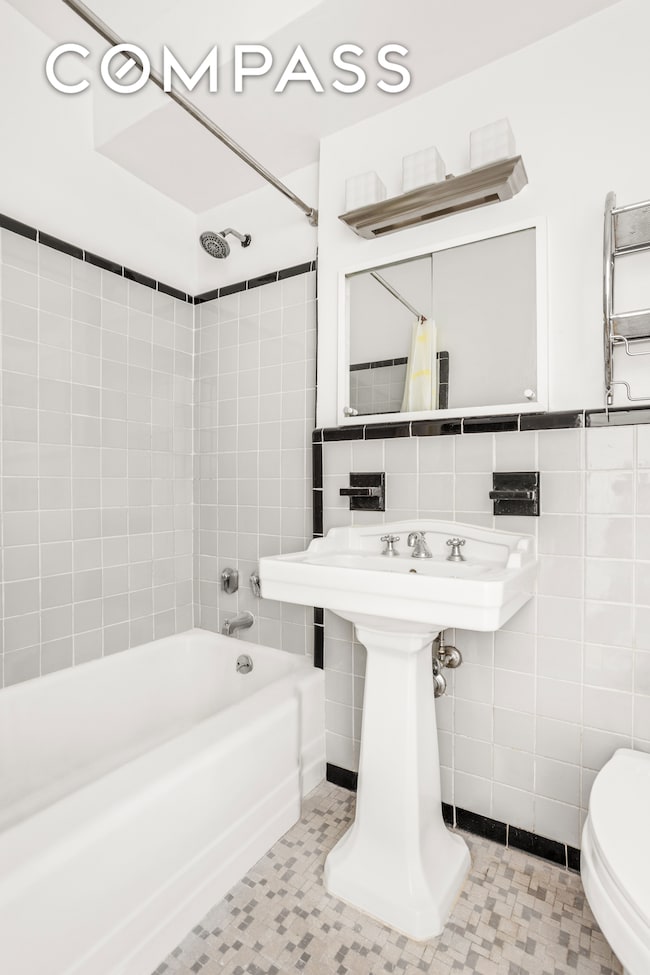 310 E 49th St unit 7B, New York, NY 10017 - photo 7