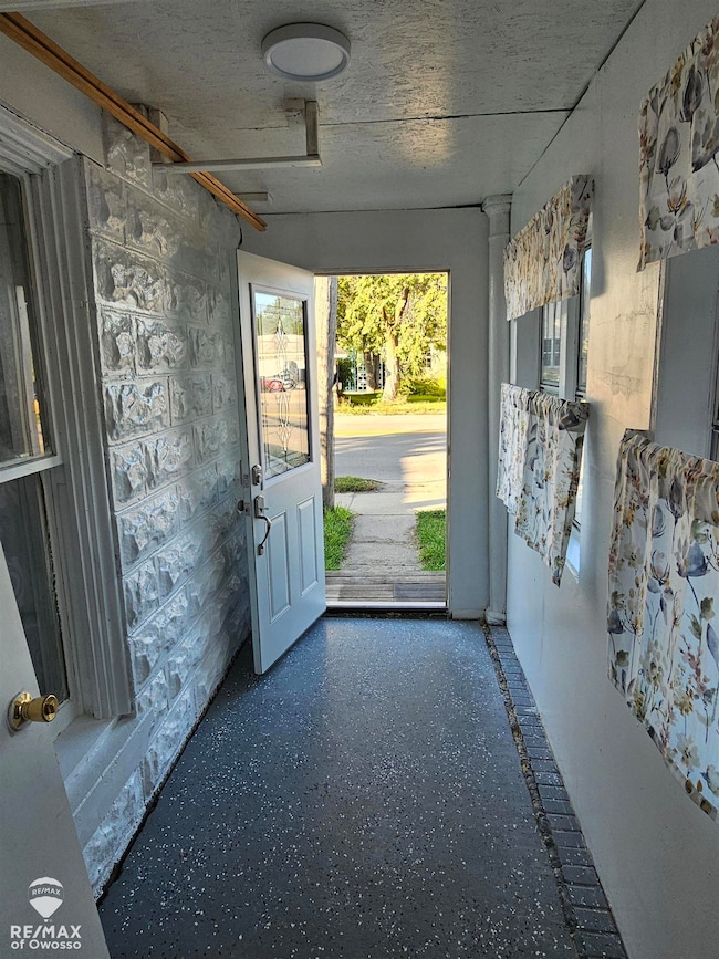 304 W Corunna Ave, Corunna, MI 48817 - photo 2