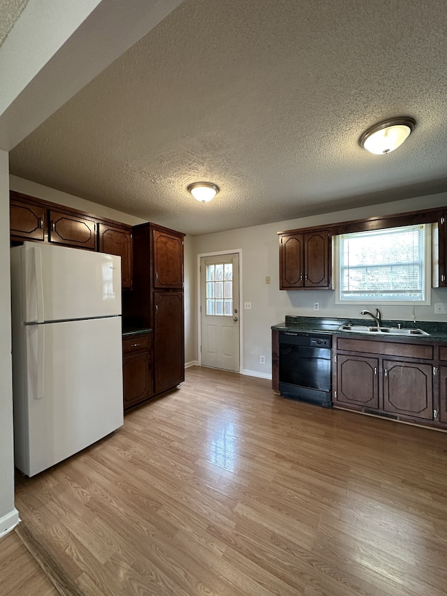 825 Decoy Ct, Oak Grove, KY 42262 - photo 3