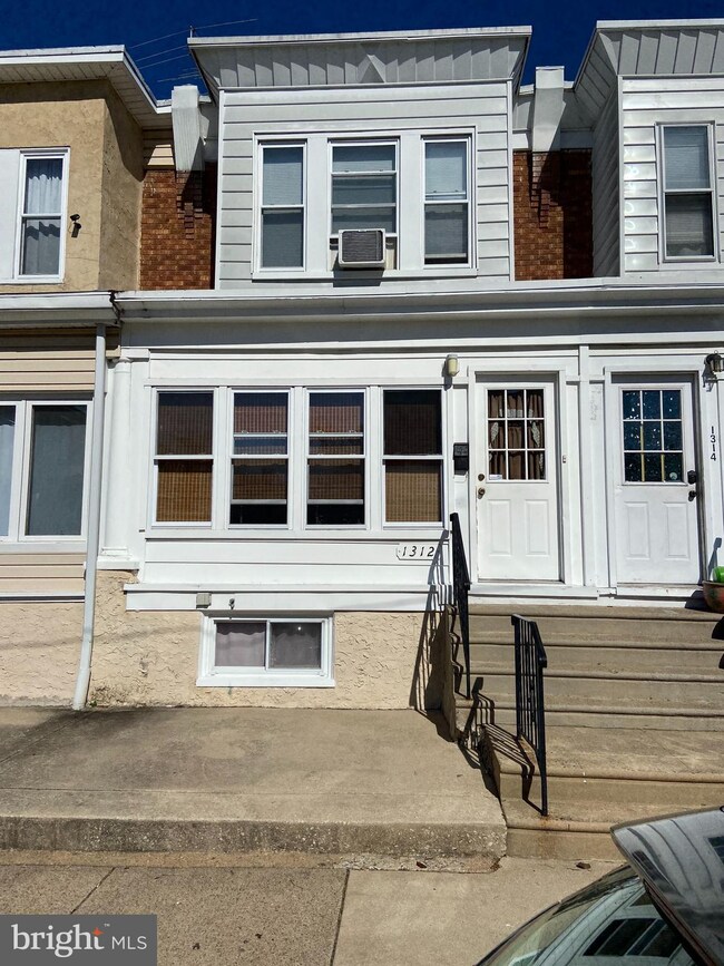 1312 E 10th St, Crum Lynne, PA 19022 - photo 2