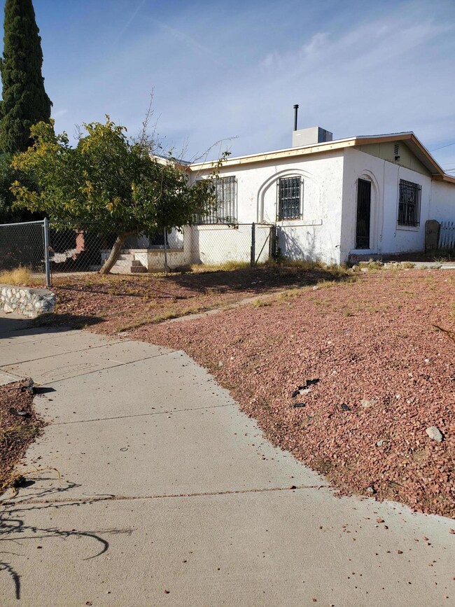 2931 Mobile Ave, El Paso, TX 79930 - photo 2
