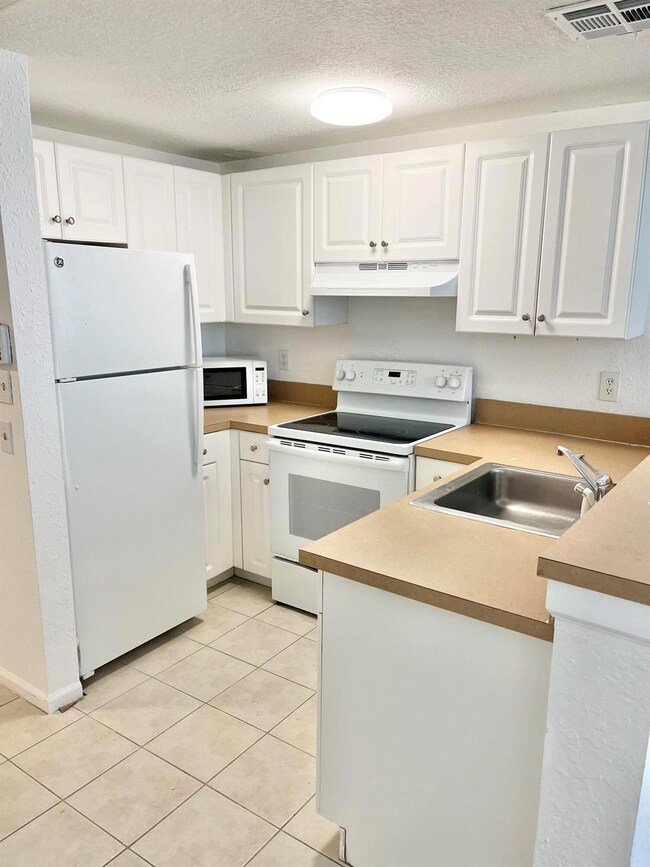 401 Northwood Rd unit 202, West Palm Beach, FL 33407 - photo 4