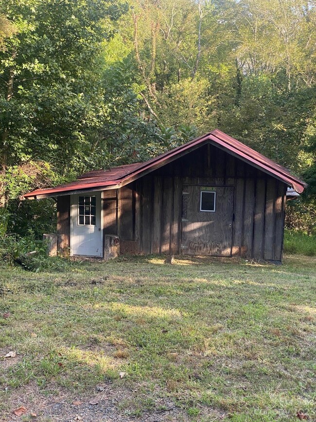 583 Jr Pate Rd, Burnsville, NC 28714 - photo 4