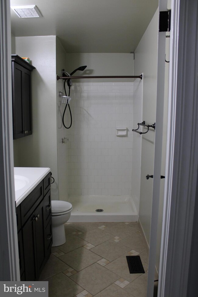 7082 Winter Rose Path, Columbia, MD 21045 - photo 5