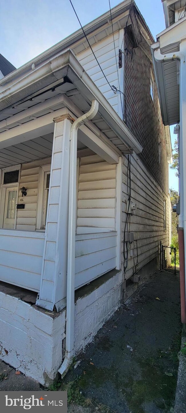 406 W Green St, Hazleton, PA 18201 - photo 2