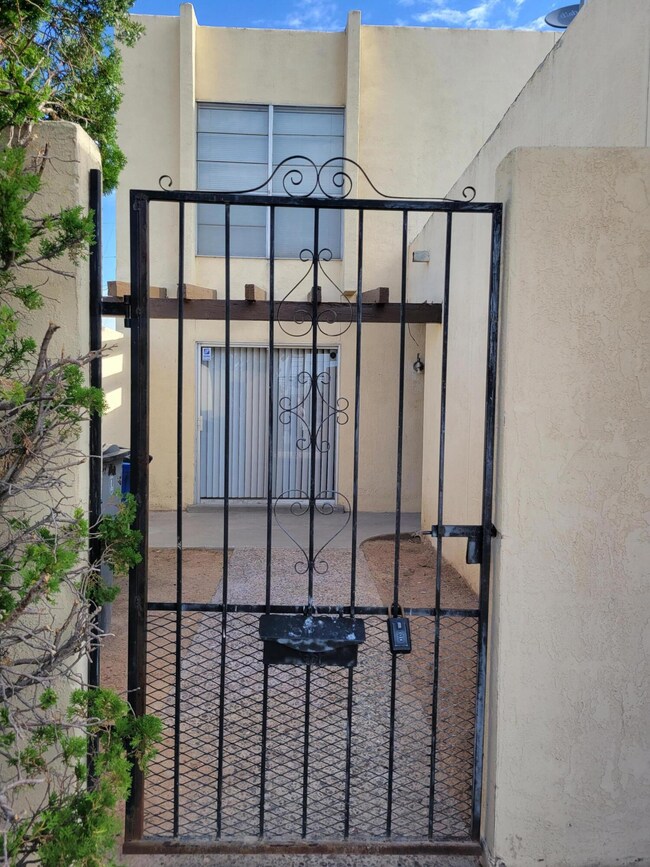 10401 Ashwood Dr unit AB, El Paso, TX 79935 - photo 3