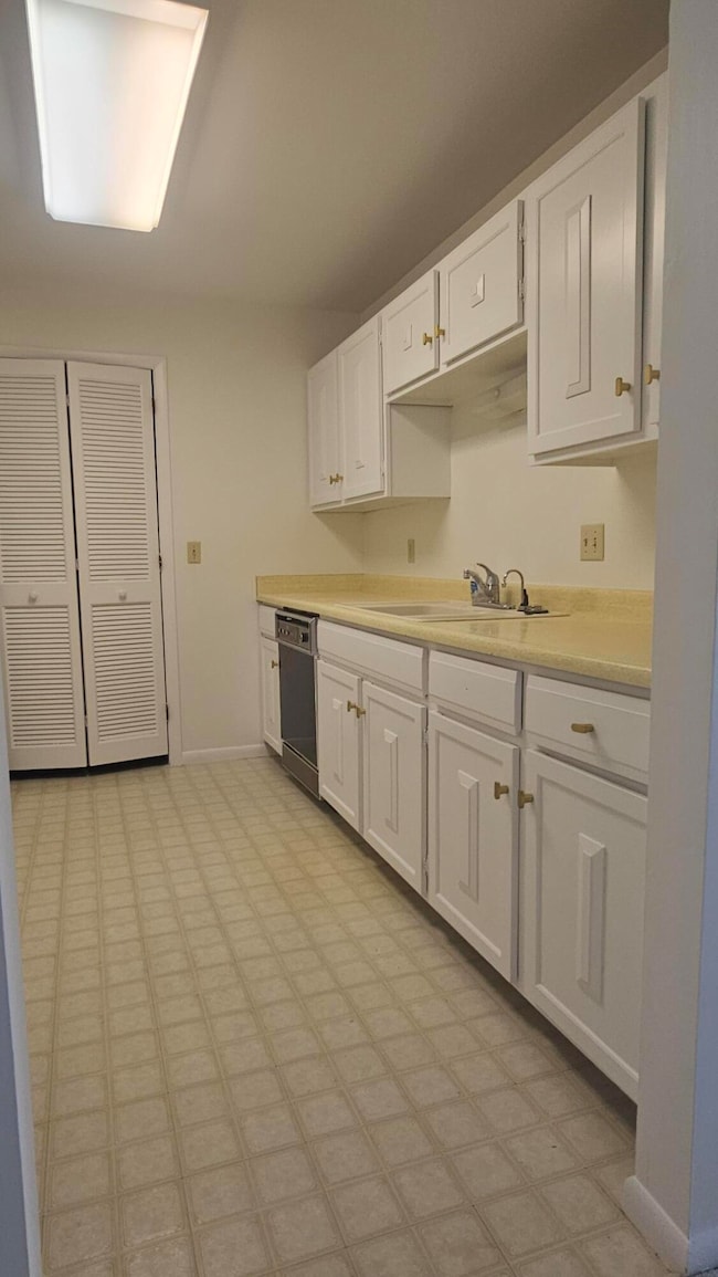 151 N University Dr unit 215, West Bend, WI 53095 - photo 6