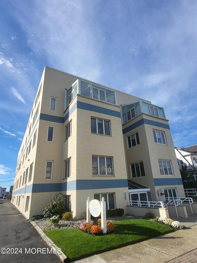 15 Garfield Ave unit 404, Avon By the Sea, NJ 07717 - photo 2