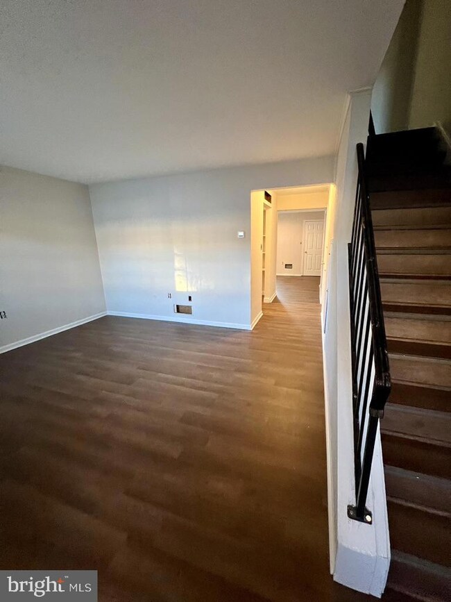 13 Nathan Hale Ct, Newark, DE 19711 - photo 2