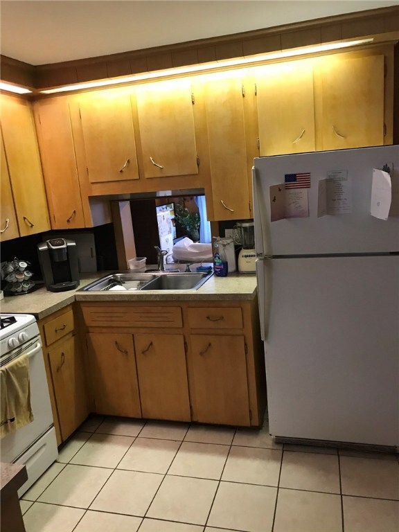 19 Leslie St, Cranston, RI 02910 - photo 5