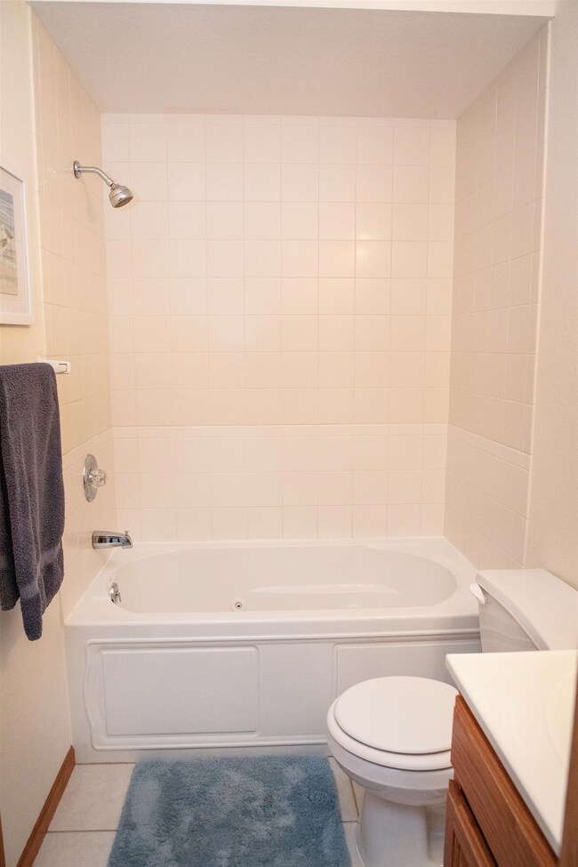 1104 Bobbi Ln, Waterloo, IA 50701 - photo 2