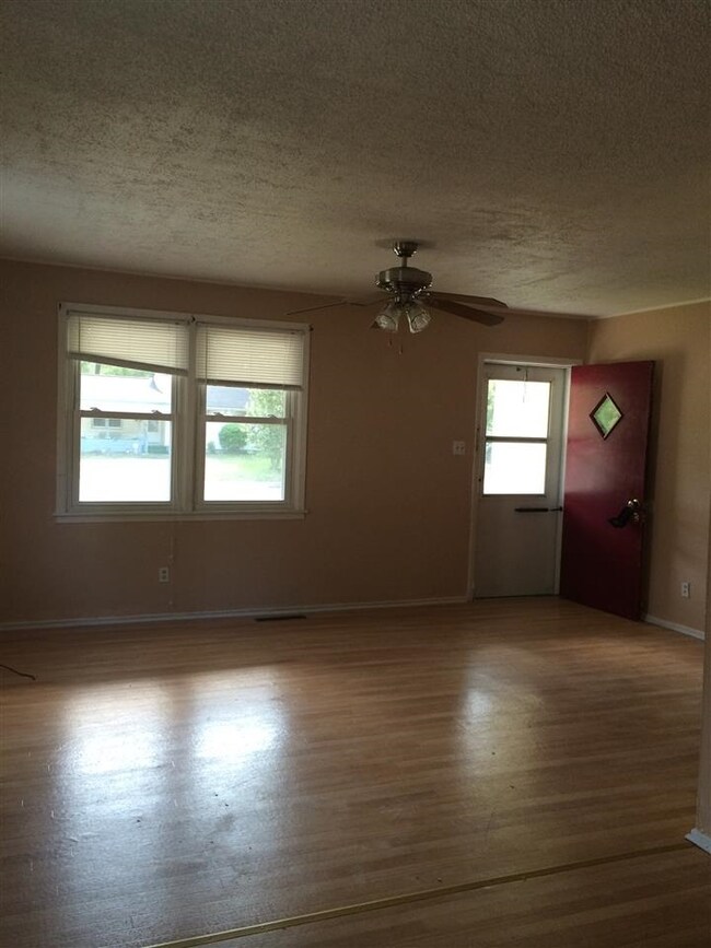 519 Henderson Dr, Jacksonville, NC 28540 - photo 2