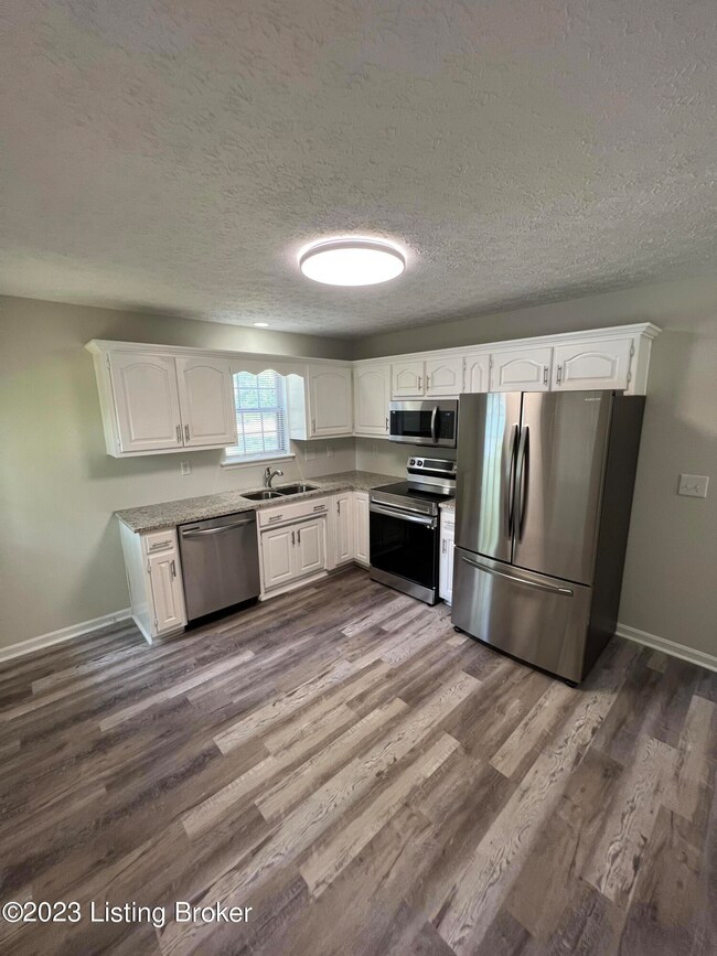 6611 Burlwood Dr, Louisville, KY 40229 - photo 6