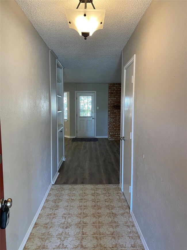 815 Hilltop Dr, Weatherford, TX 76086 - photo 6