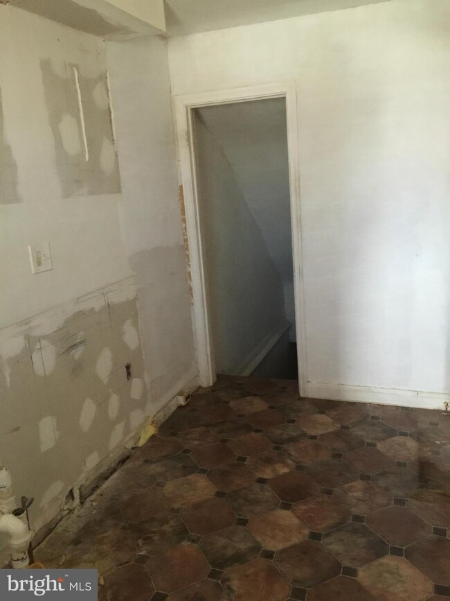 8645 Oak Rd, Parkville, MD 21234 - photo 4