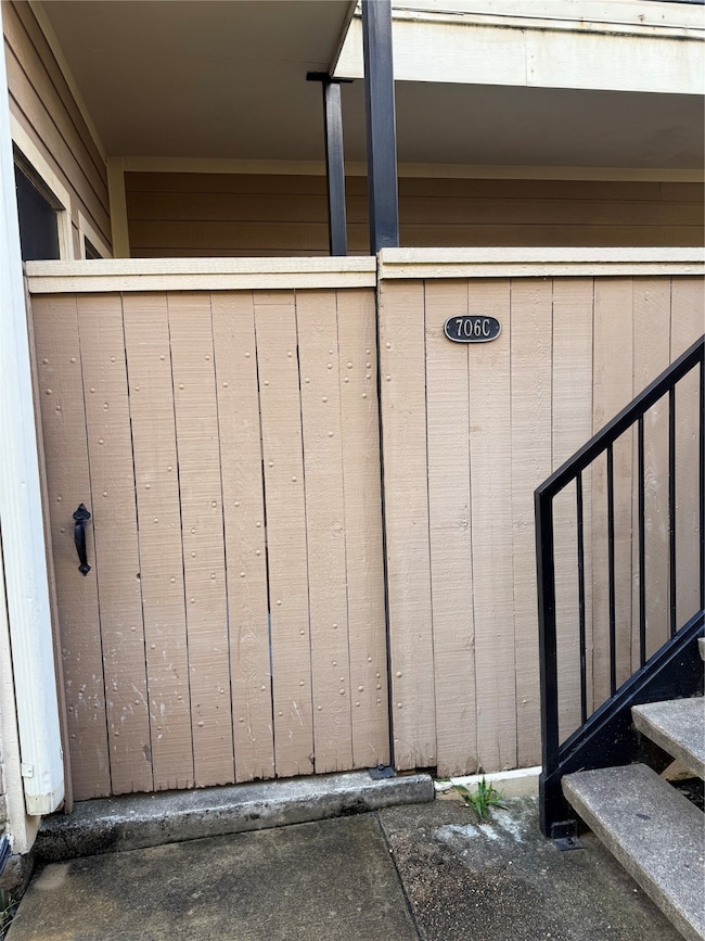 706 Bering Dr unit 103, Houston, TX 77057 - photo 4
