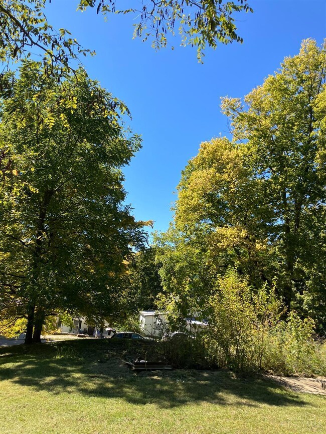 131 W Neff St, Laurel, IN 47024 - photo 2