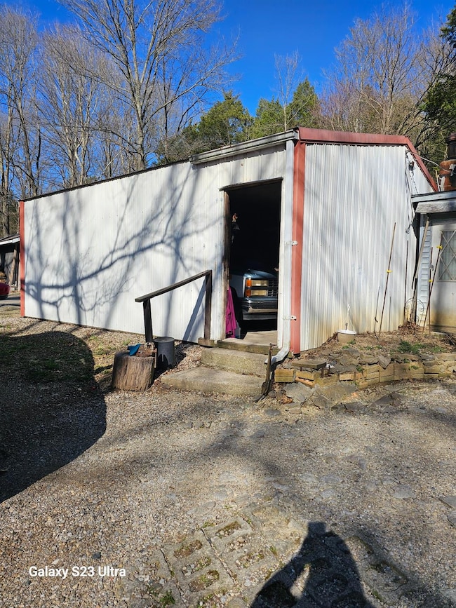 Detached Grg and workshop