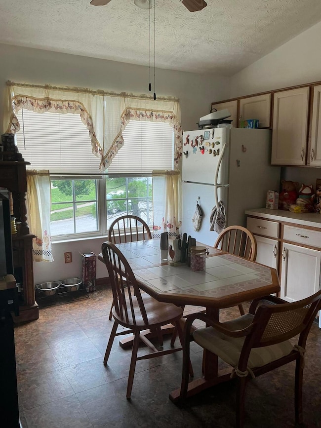 Eat-in kitchen