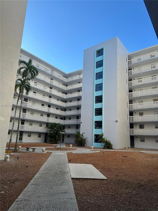Parkway Towers unit 311, Miami, FL 33169 - photo 2