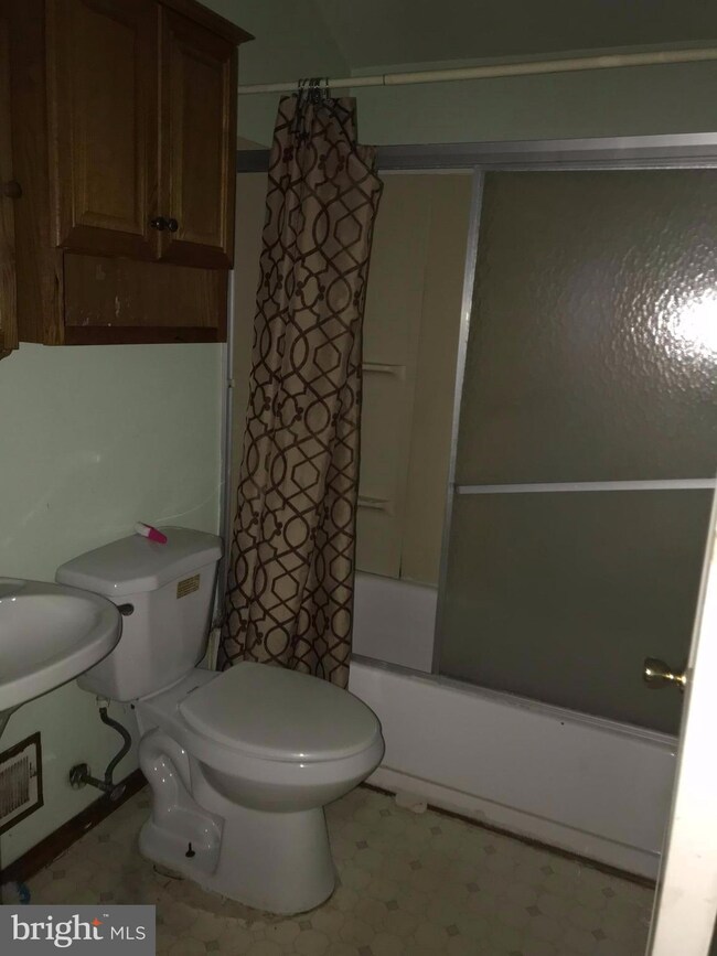 1028 Middlesex Rd, Essex, MD 21221 - photo 5