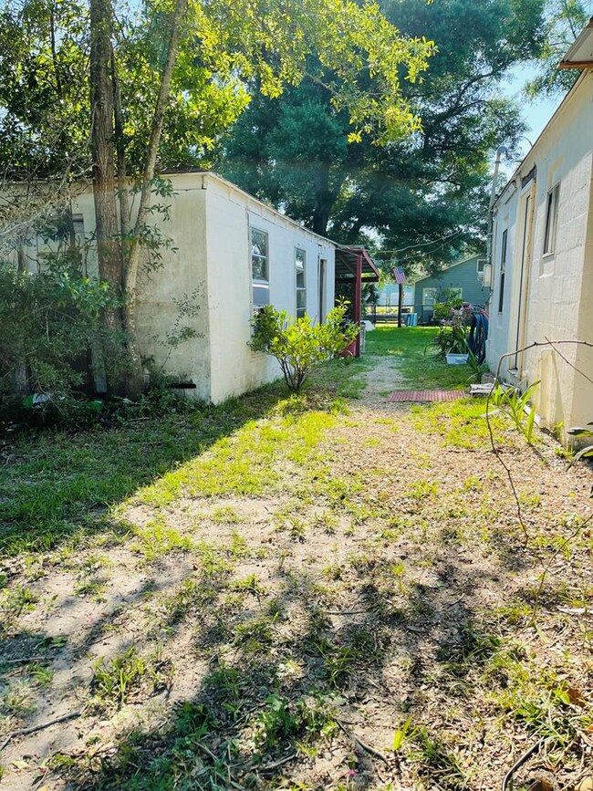 302 W 9th St, Carrabelle, FL 32322 - photo 4