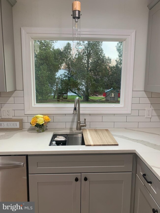 113 Upper Ferry Rd, Ewing, NJ 08628 - photo 2